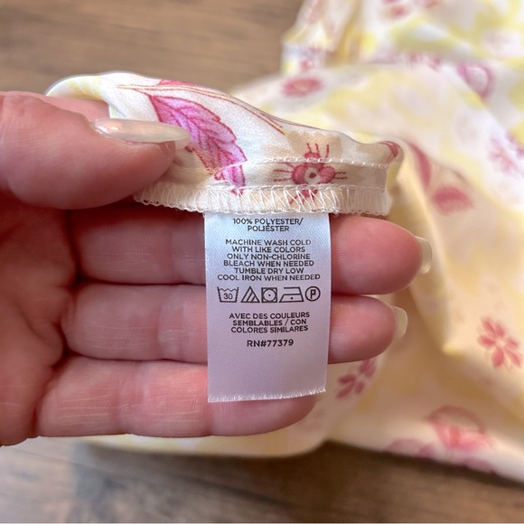 Ann Taylor Pink Floral V Neck Sleeveless Blouse - Picture 6 of 6